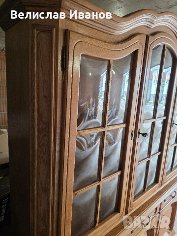 Винтидж трапезен бюфет / витрина от масивна дъбова дървесина с месингови ключалки., снимка 8 - Антикварни и старинни предмети - 53685470