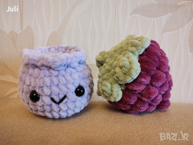 Ръчно плетени на една кука Малинка и Боровинка