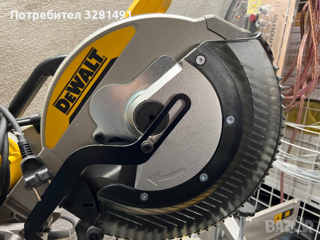 Настолен потапящ циркуляр DEWALT DWS780 и маса многофункционална DEWALT DE7033 комлект, снимка 5 - Циркуляри - 44588472