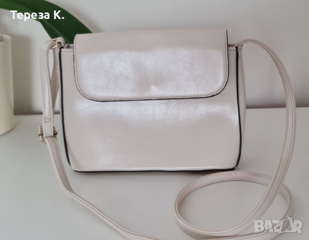 Бяла дамска чанта за през рамо - цвят екрю, снимка 1 - Чанти - 42328296