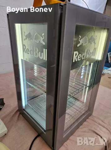 Нова Red Bull Ред Бул 360 градуса стъклена витрина, снимка 2 - Витрини - 49234071