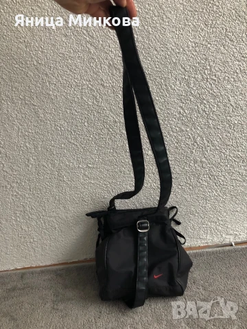 Дамска чанта Nike за през рамо, снимка 2 - Чанти - 51205350