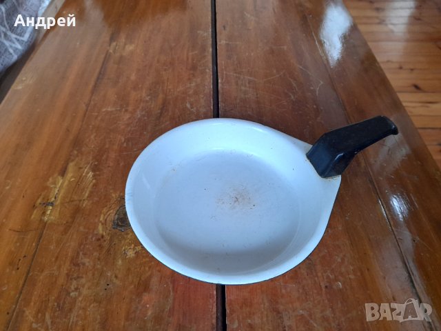 Стар емайлиран омлетен тиган,тиганче #9, снимка 2 - Други ценни предмети - 39433705