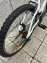 Алуминиев велосипед 26 цола 21 скорости палцови команди преден амортисьор много запазено , снимка 4