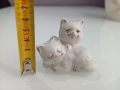 Стара порцеланова фигура с котета , снимка 2