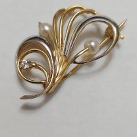 Златна брошка с естествени перли, снимка 1 - Колиета, медальони, синджири - 44363963
