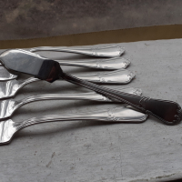 Комплект луксозни маркови посребрени ножове Guy Degrenne, снимка 2 - Антикварни и старинни предмети - 36218370