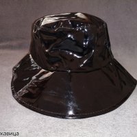 Дамска лачена шапка идиотка в черен цвят , снимка 3 - Шапки - 42474413