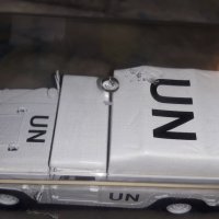 HUMMER H1- U.N. , United Nations  1.43 Scale. Top  top  top rare model. , снимка 8 - Колекции - 42237389