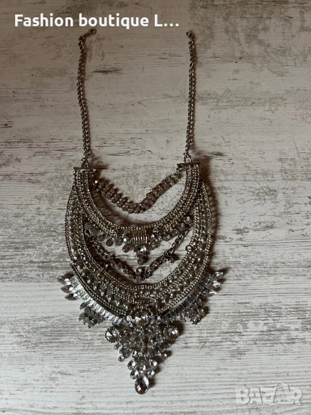 Уникално дамско колие в сребърен цвят с блестящи камъчета по цялото деколте ❤️❤️❤️❤️, снимка 1