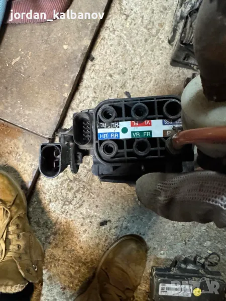 Клапан разпределител въздушно окачване на Ауди Audi A8 D4 H4 само за 130лв. 4H0616013, снимка 1