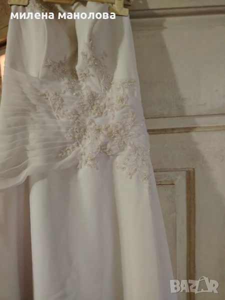 Продавам сватбената си рокля. Малък размер е. Искам да я махна от гардероба. Само стои и се мачка.. , снимка 1