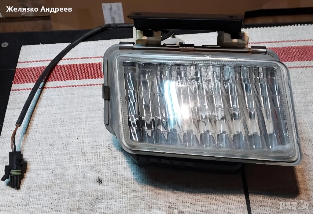 Опел Кадет ляв фар за мъгла Hella , снимка 1