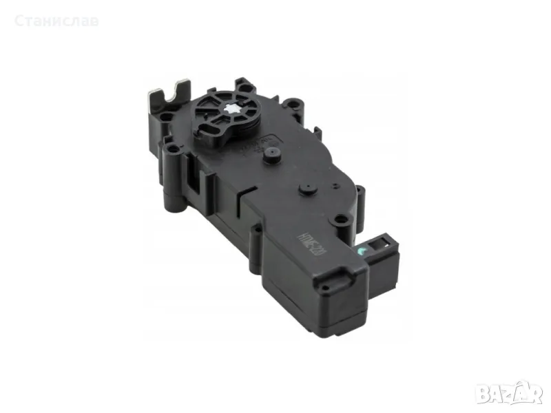 Mercedes GLA-Class X156 Моторче за заключване на багажник , снимка 1