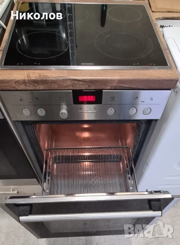 Фурна с котлони за вграждане и пиролиза Siemens 