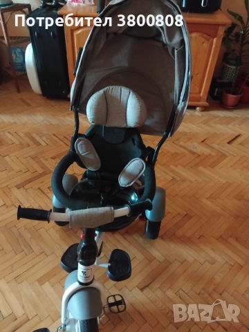 Детска запазена триколка,със свалящ сенник и управляваща дръжка.