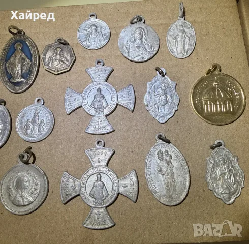 ГОЛЯМ ЛОТ СТАРИ РЕЛИГИОЗНИ МЕДАЛЬОНИ И ИКОНКИ – КАТОЛИЧЕСКИ, БОГОРОДИЦА, СВЕТЦИ, КРЪСТОВЕ, снимка 3 - Антикварни и старинни предмети - 55839053