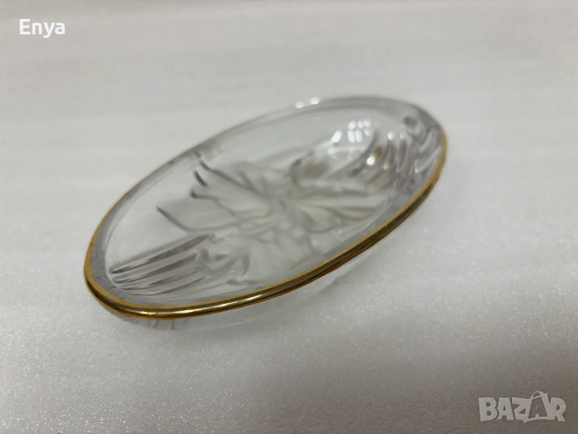 Кристална чинийка с релефен ирис на дъното, снимка 4 - Антикварни и старинни предмети - 53695110