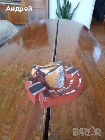 Стар пепелник Marlboro 