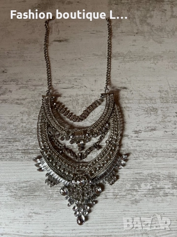 Уникално дамско колие в сребърен цвят с блестящи камъчета по цялото деколте ❤️❤️❤️❤️