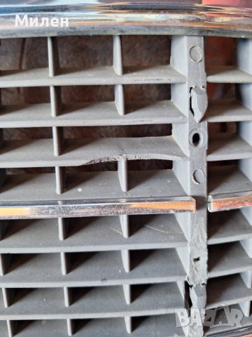 Декоративна Решетка Във Предния Капак Пред Радиатора Mercedes C-Class W202 от 1993-2001 Година , снимка 5 - Части - 42337955