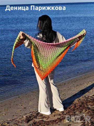 Ръчно плетен триъгълен шал „Нежен полъх“ – ажурна плетка с две лица (УНИКАТ), снимка 10 - Шалове - 52625080