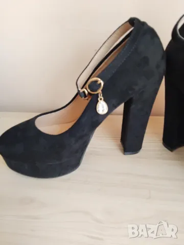 Черни велурени обувки  на ток и платформа, снимка 5 - Дамски обувки на ток - 50042333