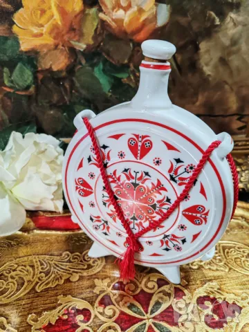 Двустранно декорирана порцеланова бъклица-Hollohaza- Hungary 1970-1980 год., снимка 5 - Колекции - 49185178