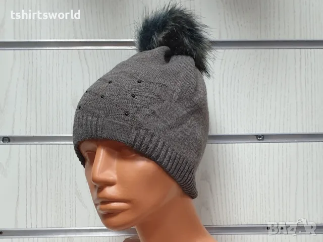 Нова зимна дамска шапка с камъчета отпред и с пух/помпон в кафяв цвят, снимка 5 - Шапки - 48210135