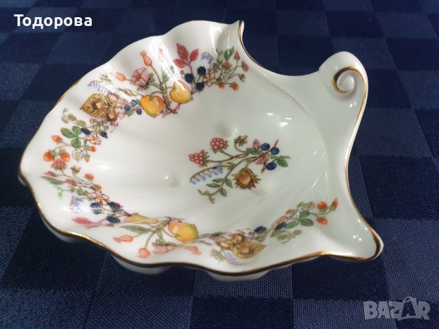 Порцеланова бонбониерка Аynsley somerset fine bone china с форма на мида, снимка 1 - Чинии - 40215840