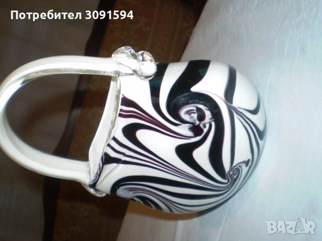 Ваза с дръжка двупластово стъкло черно и бяло модерен дизаин, снимка 3 - Вази - 53093594