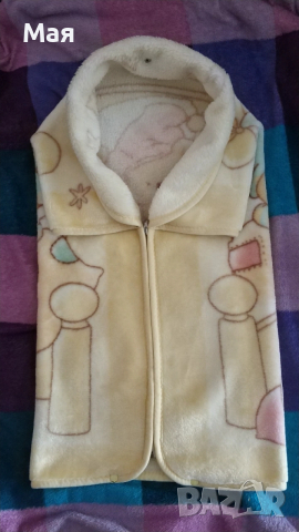 Порт-бебе, ръчно плетено одеало, памучна пелена и подаръци