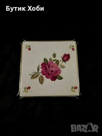 Керамична поставка в метална рамка