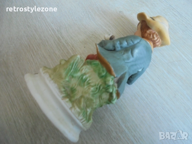 № 8420 Винтидж порцеланова фигурка – Момче с кученце , снимка 3 - Други ценни предмети - 52956271