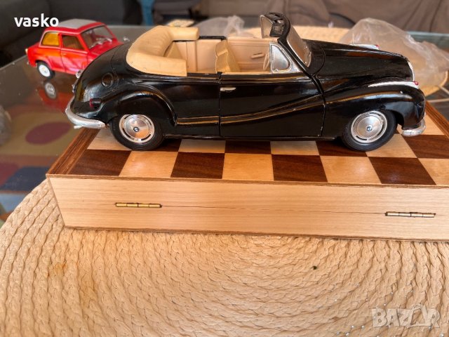 BMW 502 Maisto 1:18, снимка 7 - Колекции - 42313422