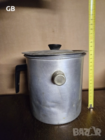 Стара алуминиева млековарка