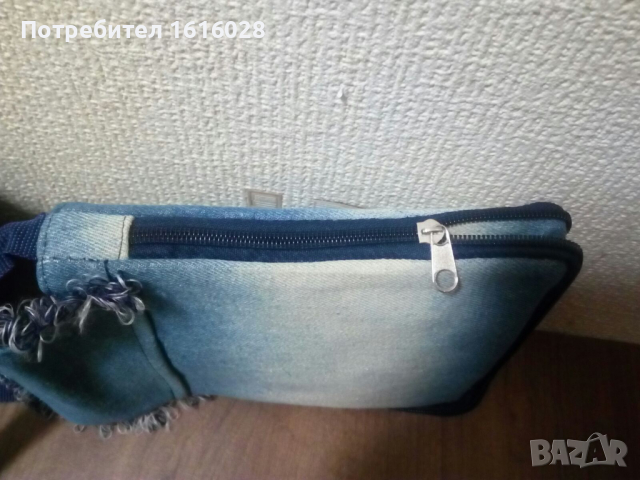 Нова дънкова чантичка с дълга дръжка., снимка 5 - Раници - 36328807