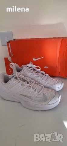 Nike нови оригинални маратонки UK5.5/39-25см
