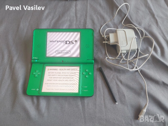 Nintendo DSi XL със зарядно
