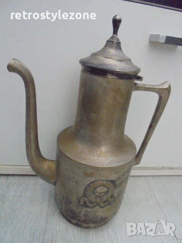 № 8223 Стара метална кана с капак и релефна украса 