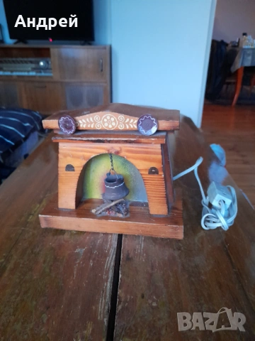 Стара дървена декорация,лампа