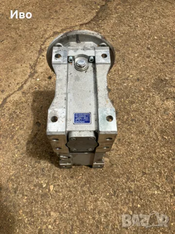 РЕДУКТОР BONFIGLIOLI, снимка 5 - Резервни части за машини - 47931637