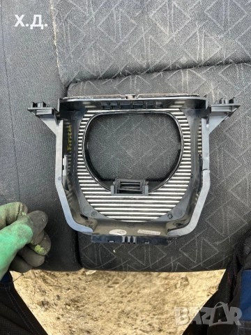 Конзола около волана Мерцедес Ц-класа w203, снимка 2 - Части - 52956936