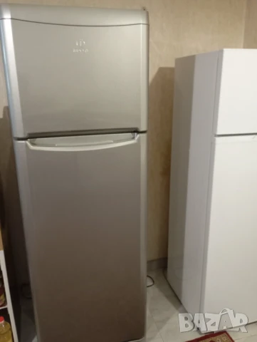 ПРОДАВАМ хладилник индезит не работещ