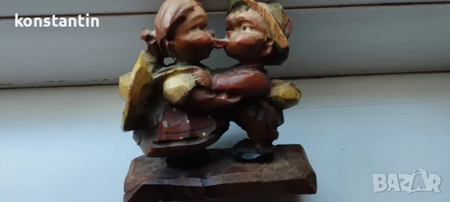 ДЪРВЕНА ФИГУРКА МОМЧЕ И МОМИЧЕ