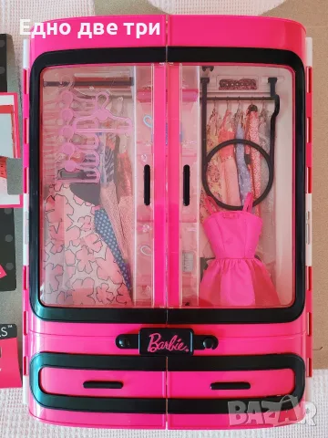 Кукла Barbie фризьорски салон, приказна коса, на къмпинг и Голям гардероб , снимка 11 - Кукли - 56084666