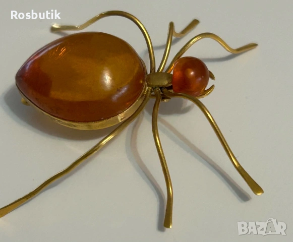 Антикварна рядка съветска брошка с Кехлибар 