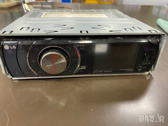 LG радиоплеар с място за флашка MP3, снимка 2 - Радиокасетофони, транзистори - 44203036