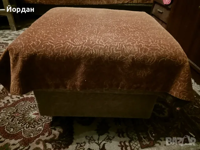 Продавам 2 бр. табуретки на колелца