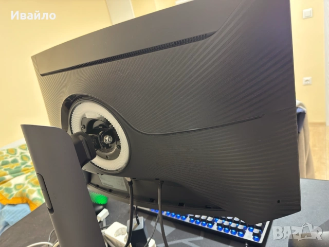 Samsung Odyssey G7, 27" в Добро Състояние, снимка 5 - Монитори - 53263289